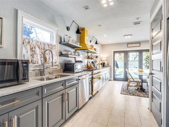 919  Stewart Drive , Dallas Texas 75208