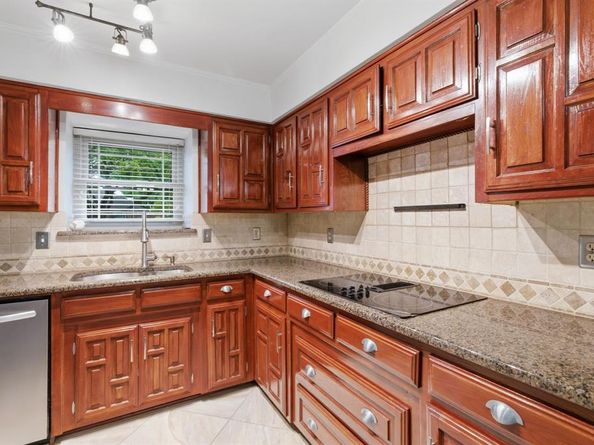 2307  Castle Rock Road , Carrollton Texas 75007