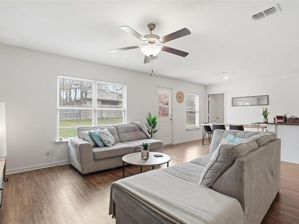 1305  Eagle Lake Drive , Azle Texas 76020