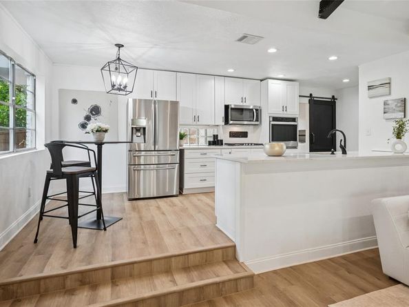 912  Glen Oaks Boulevard , Dallas Texas 75232