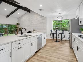 912  Glen Oaks Boulevard , Dallas Texas 75232