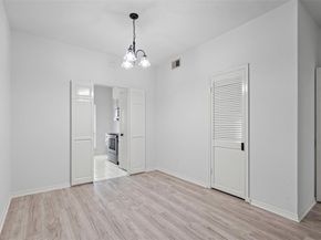 4320  Bellaire Drive S 236W, Fort Worth Texas 76109