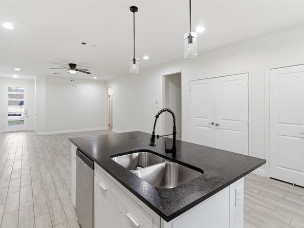 2603  Pine Street , Dallas Texas 75215