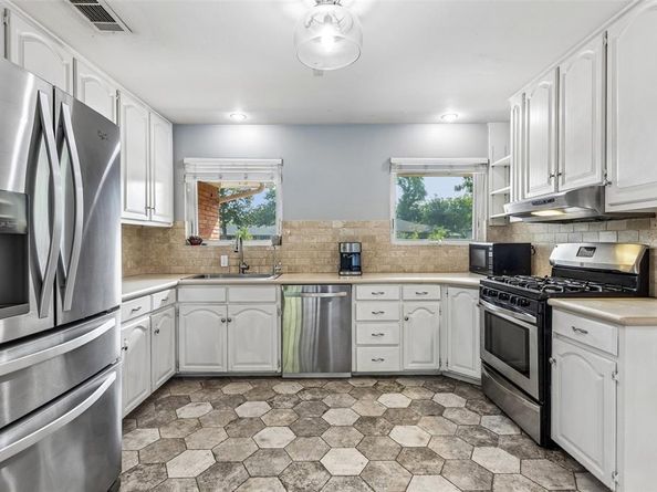 181  Easton Road , Dallas Texas 75218