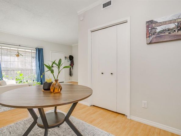 4426  Harlanwood Drive  207, Fort Worth Texas 76109