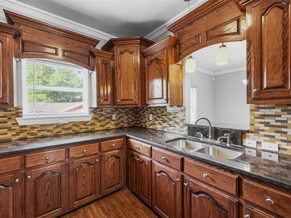 902 S Montclair  , Dallas Texas 75208