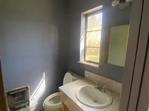 3230 S Llewellyn Avenue , Dallas Texas 75224