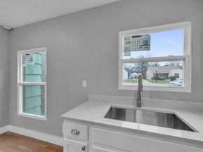 812 E Robert Street , Fort Worth Texas 76104