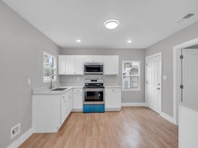 812 E Robert Street , Fort Worth Texas 76104