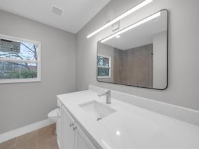 812 E Robert Street , Fort Worth Texas 76104