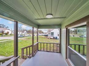 812 E Robert Street , Fort Worth Texas 76104