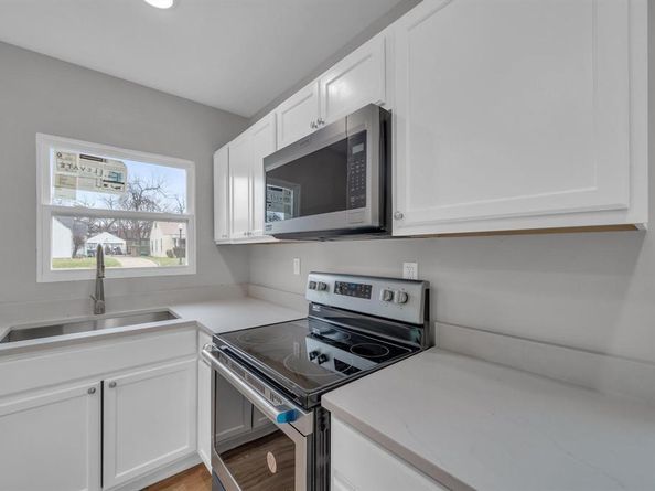 812 E Robert Street , Fort Worth Texas 76104