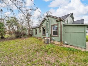 812 E Robert Street , Fort Worth Texas 76104