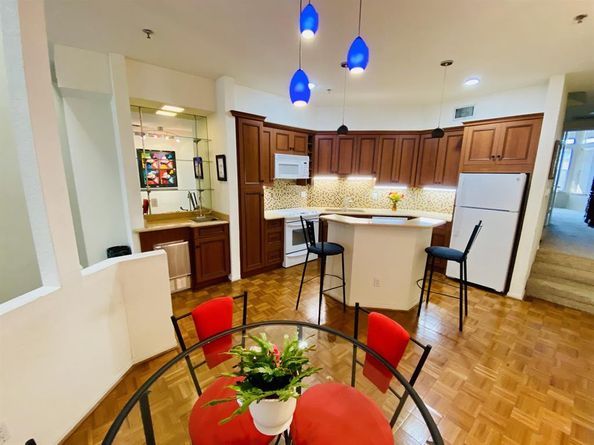 3235  Cole Avenue  55, Dallas Texas 75204