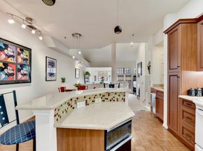 3235  Cole Avenue  55, Dallas Texas 75204