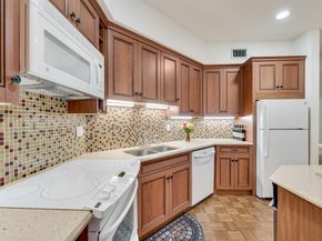 3235  Cole Avenue  55, Dallas Texas 75204