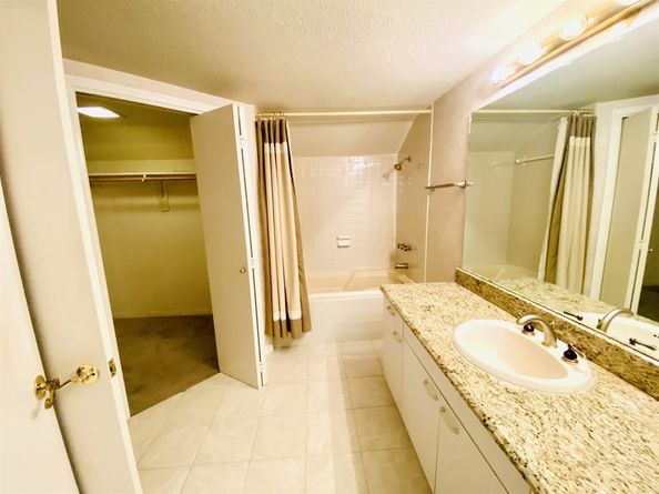3235  Cole Avenue  55, Dallas Texas 75204
