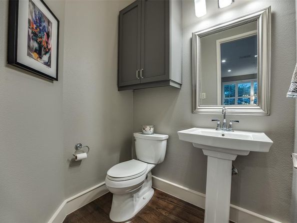 2111  Albany Street , Dallas Texas 75201