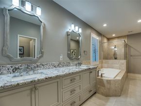 2111  Albany Street , Dallas Texas 75201