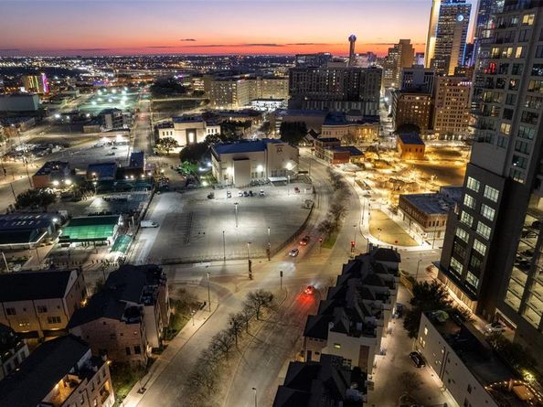 2111  Albany Street , Dallas Texas 75201