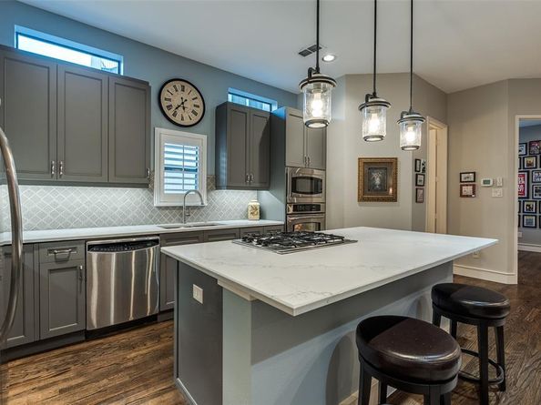 2111  Albany Street , Dallas Texas 75201