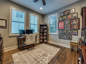 2111  Albany Street , Dallas Texas 75201