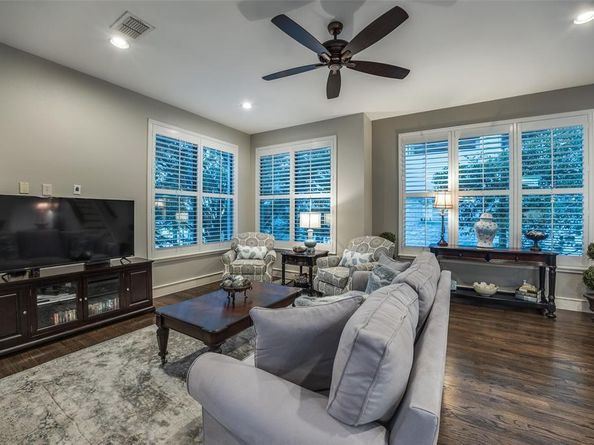 2111  Albany Street , Dallas Texas 75201