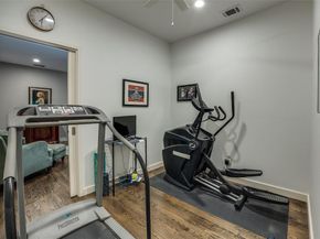 2111  Albany Street , Dallas Texas 75201
