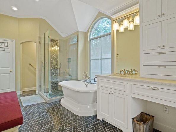 2204  Woods Edge Court , Corinth Texas 76210