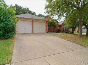 2204  Woods Edge Court , Corinth Texas 76210