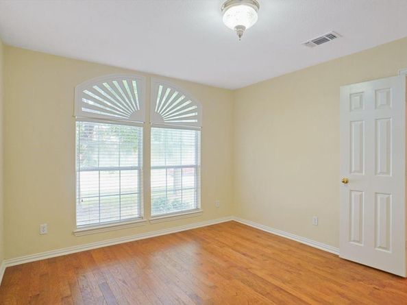 2204  Woods Edge Court , Corinth Texas 76210