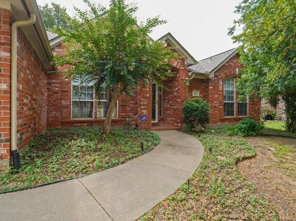 2204  Woods Edge Court , Corinth Texas 76210