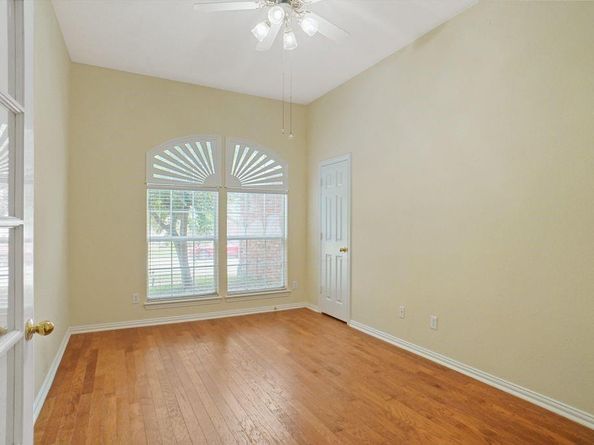 2204  Woods Edge Court , Corinth Texas 76210