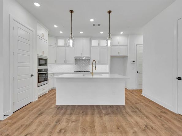 4843  Fuller Court  1204, Irving Texas 75038