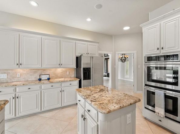 900  Riviera Drive , Mansfield Texas 76063