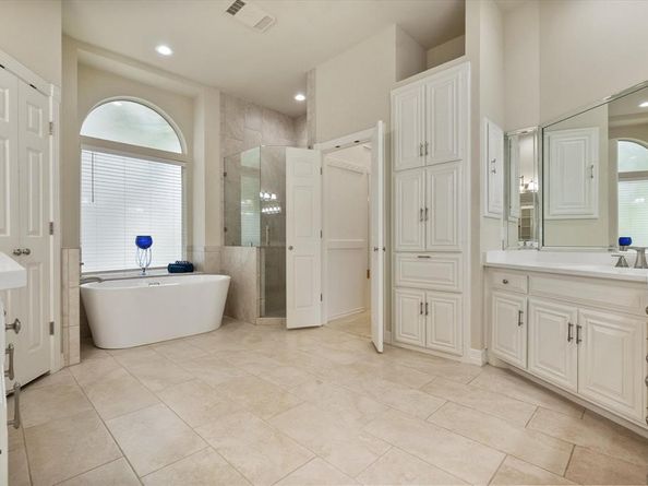 900  Riviera Drive , Mansfield Texas 76063