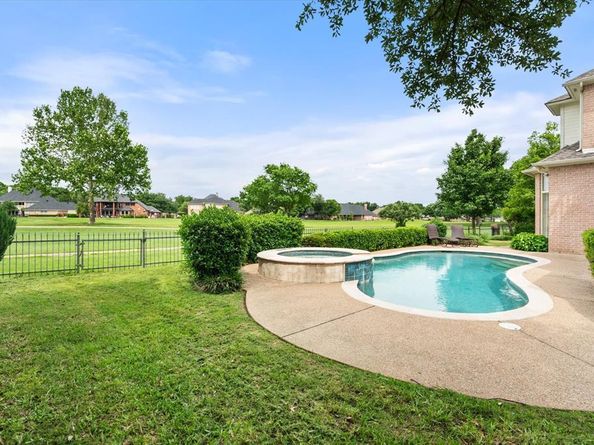900  Riviera Drive , Mansfield Texas 76063