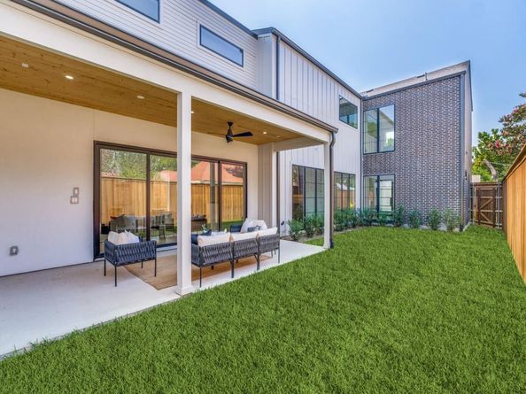 2410 N Prairie Avenue , Dallas Texas 75204