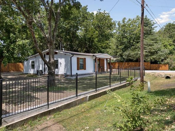 621 N Elm Street , Lancaster Texas 75146