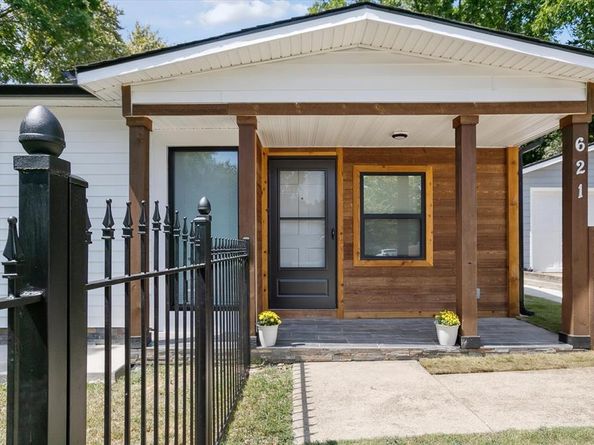 621 N Elm Street , Lancaster Texas 75146