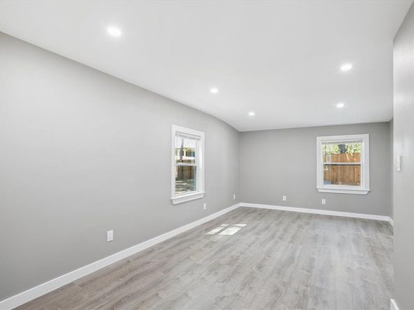 621 N Elm Street , Lancaster Texas 75146