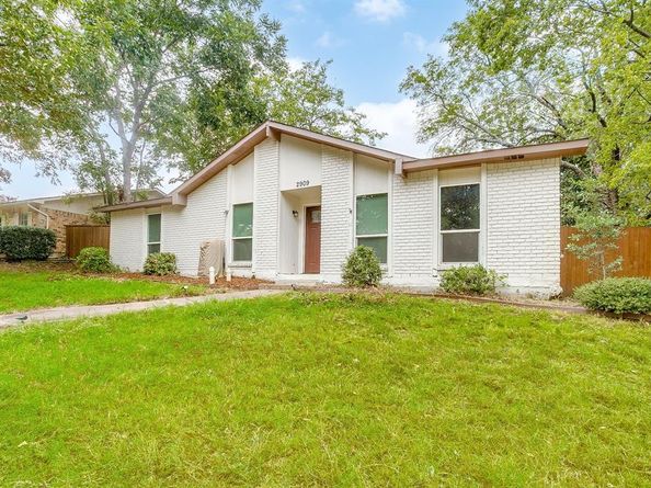 2909  Clover Valley Drive , Garland Texas 75043