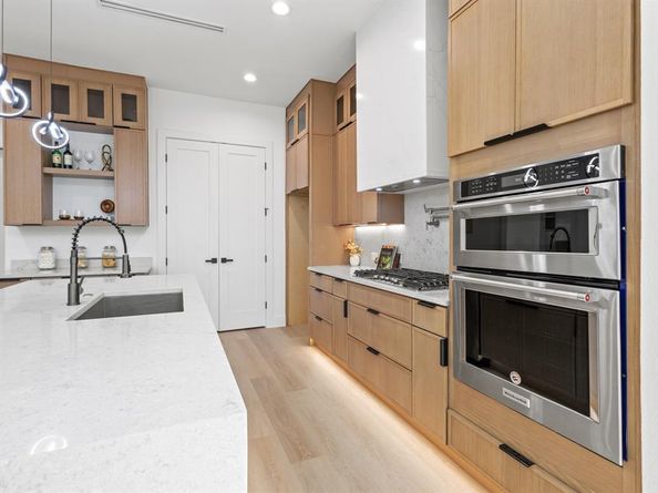 1706  Homeland Street , Dallas Texas 75212