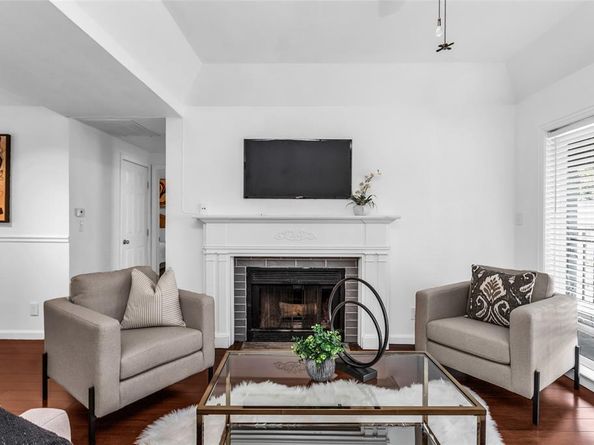 3105  San Jacinto Street  212, Dallas Texas 75204
