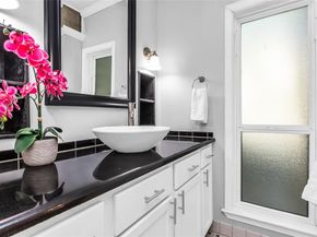3105  San Jacinto Street  212, Dallas Texas 75204