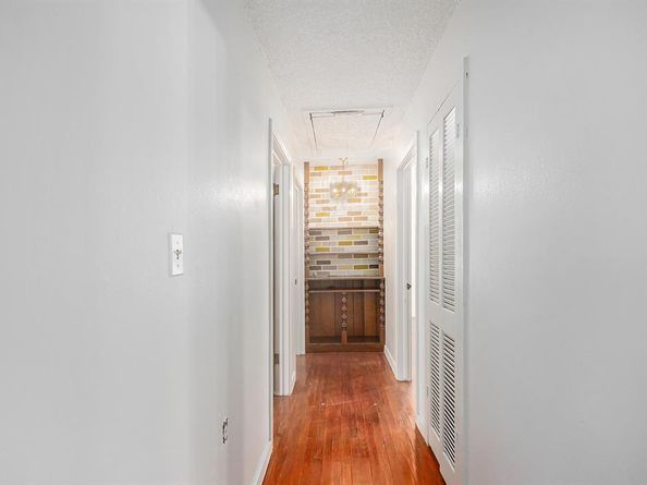 1813  Brook Hollow Drive , Fort Worth Texas 76114