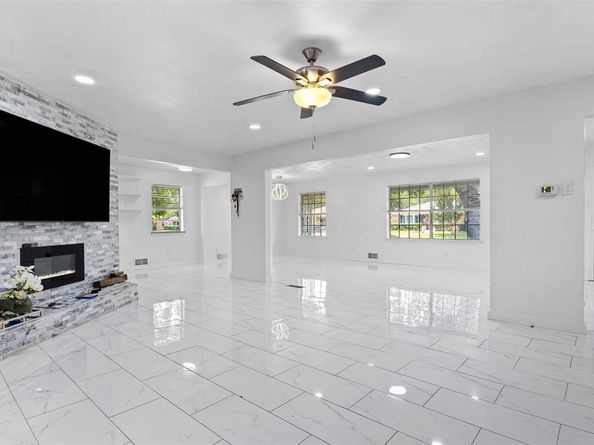 5710  Meadowick Lane , Dallas Texas 75227
