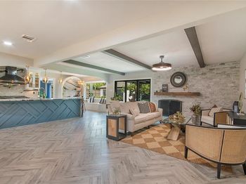 3707  Alta Vista Lane 