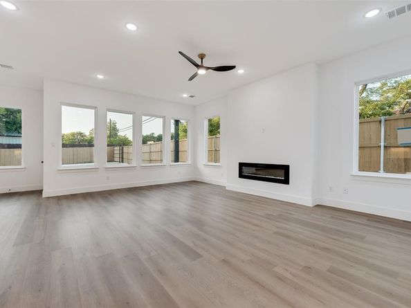 1651 E Overton Street , Dallas Texas 75216