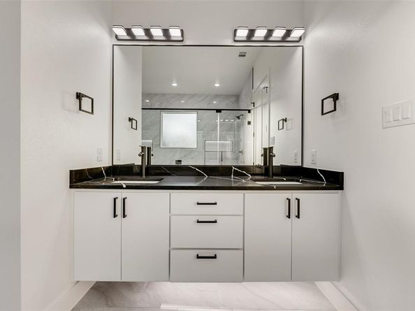 1651 E Overton Street , Dallas Texas 75216